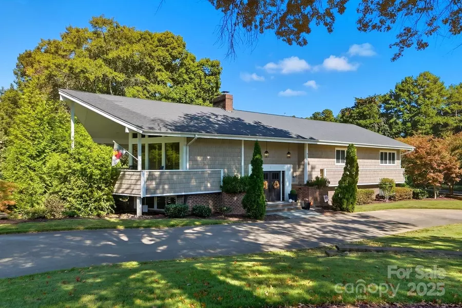 1380 Carmen LN, Gastonia, NC 28054