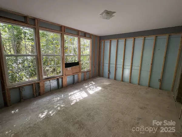 Newland, NC 28657,254 River RD