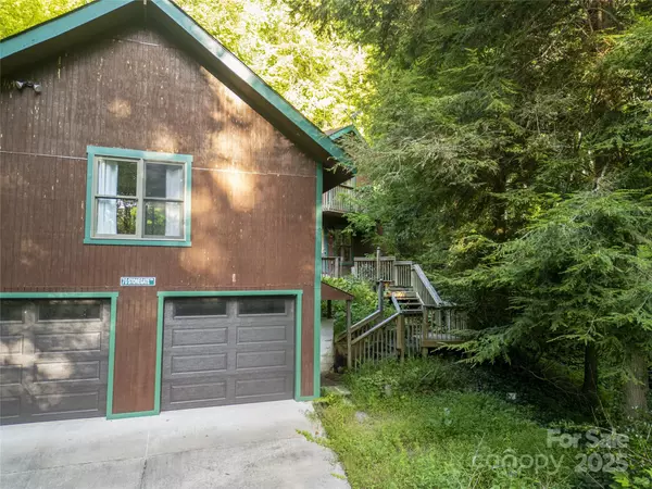70 Stonegate TRL, Leicester, NC 28748