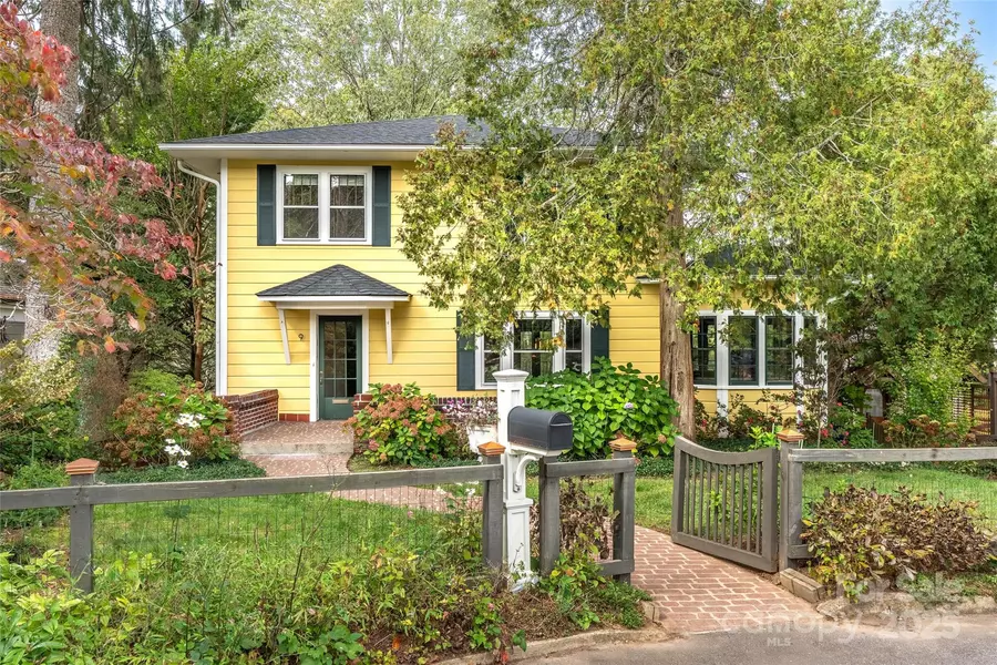 9 Garden TER, Asheville, NC 28804
