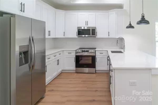 Morganton, NC 28655,100 Ivy CT