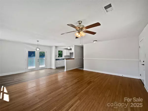 Kings Mountain, NC 28086,215 J Robinson Pkwy