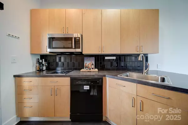 Charlotte, NC 28202,514 W 10th ST #304