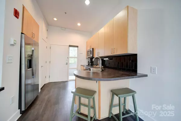 Charlotte, NC 28202,514 W 10th ST #304