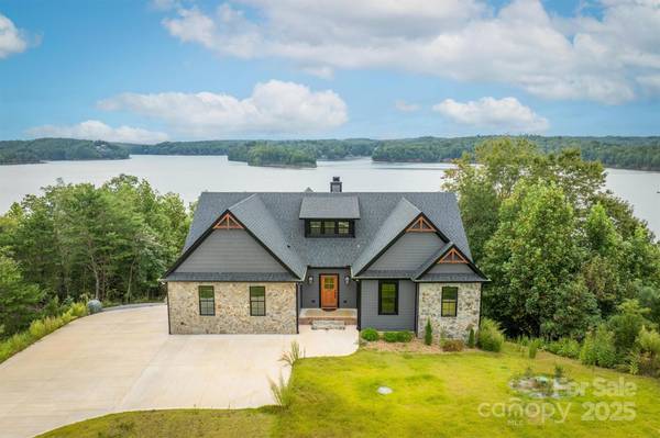 464 LakeCrest DR, Nebo, NC 28761
