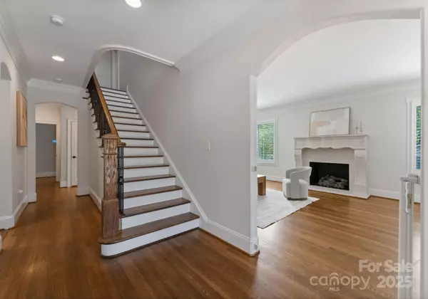 Charlotte, NC 28207,1619 Providence RD