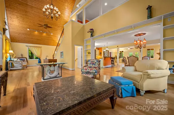 Tryon, NC 28782,768 White Oak LN
