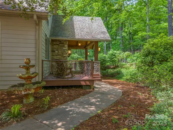 Tryon, NC 28782,768 White Oak LN