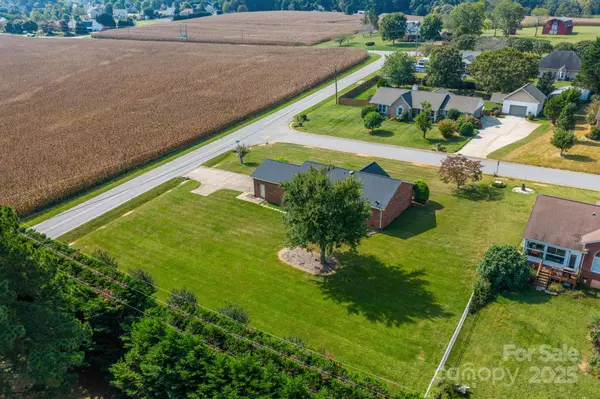 Hickory, NC 28602,5136 Olde School DR