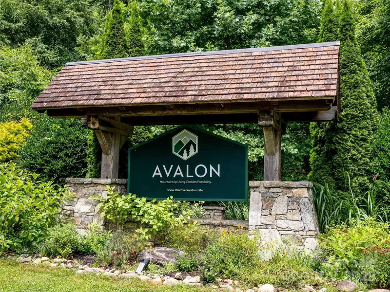 22 Signature Row BLVD, Waynesville, NC 28785