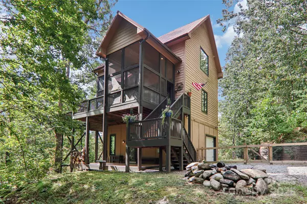 184 Deep Woods LN, Saluda, NC 28773