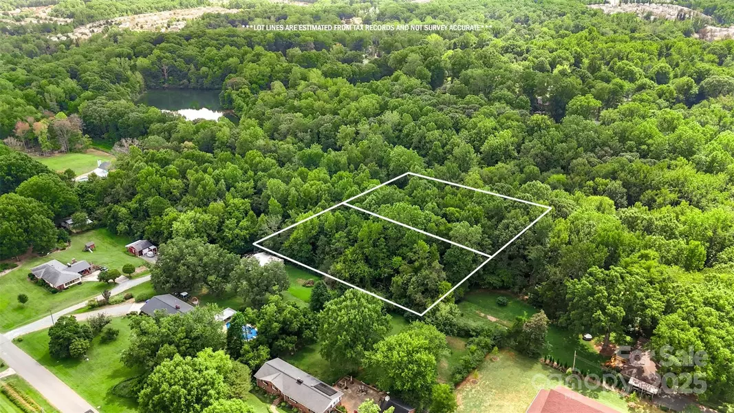 8503 Tuckalake DR, Charlotte, NC 28215