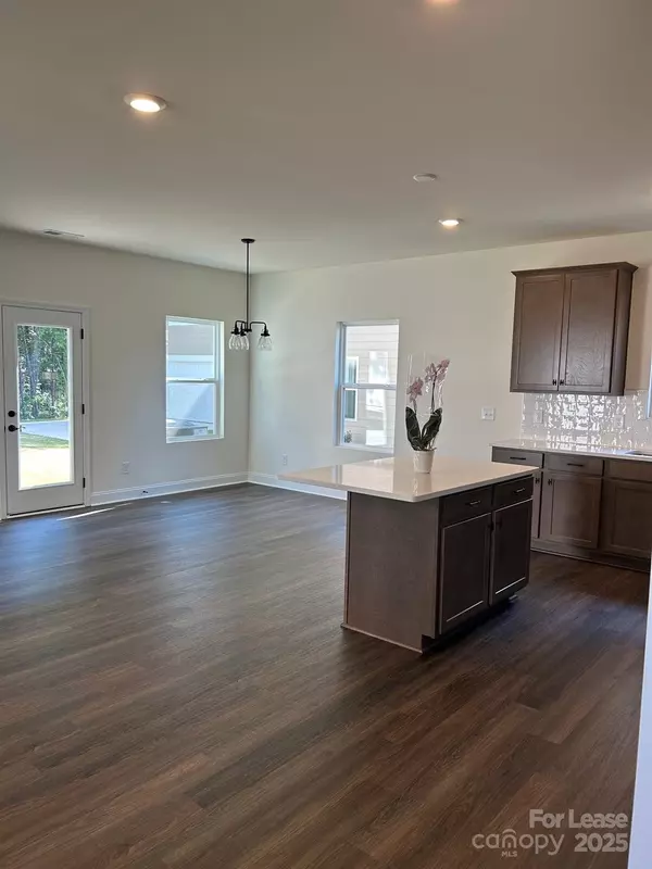 Matthews, NC 28105,4025 Grommet CT