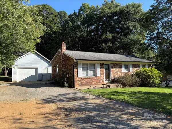 105 Smith LN, Mount Holly, NC 28120