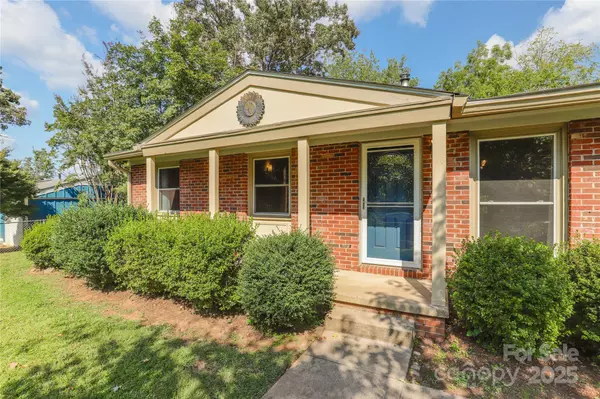 65 First ST, Asheville, NC 28803