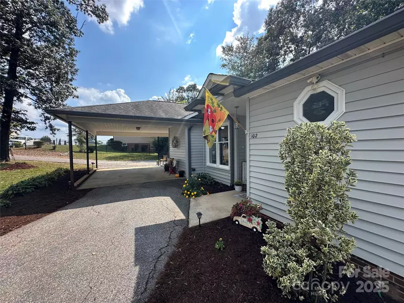 102 Stephens DR, Morganton, NC 28655