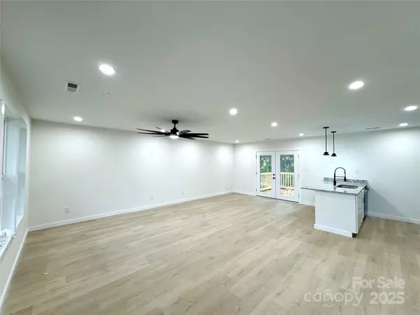 Washington, NC 27889,233 Loggerhead CT