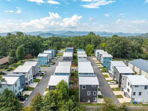 Arden, NC 28704,52 W Cascade ST