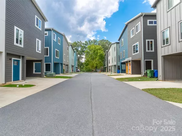 Arden, NC 28704,52 W Cascade ST