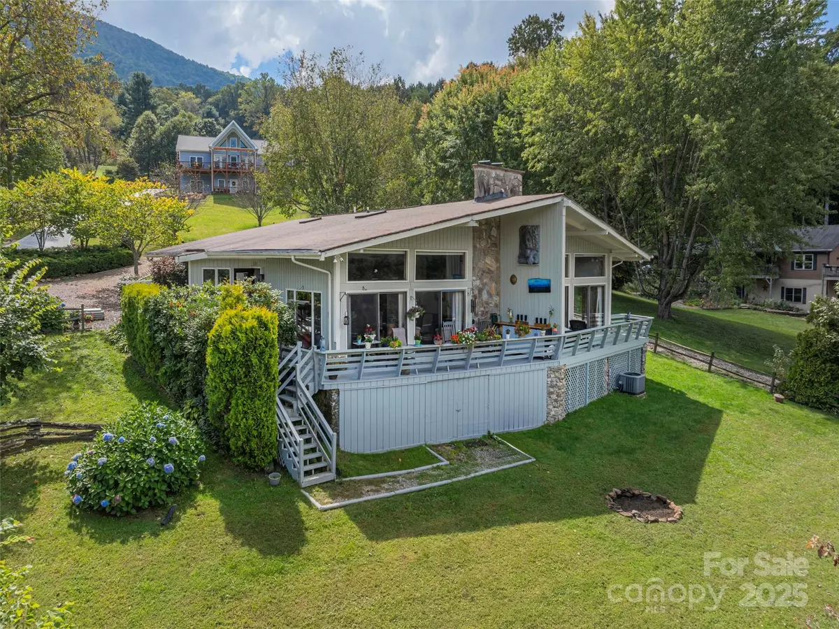Waynesville, NC 28786,234 Sams TRL