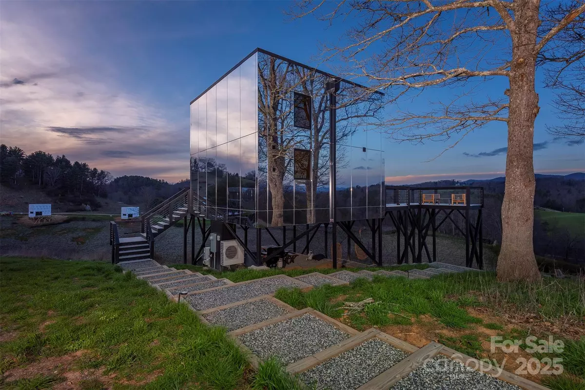Marshall, NC 28753,108 Howell RD