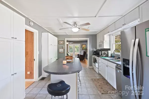 Clyde, NC 28721,31 Abbott RD