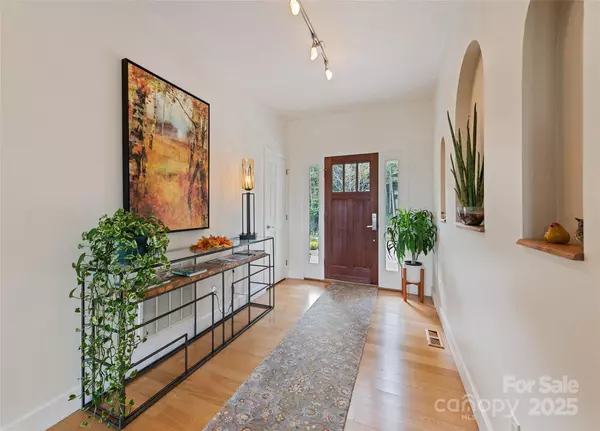 Waynesville, NC 28785,966 Coyote Hollow RD