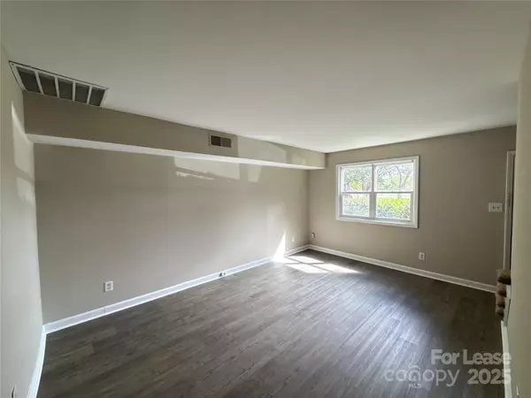 Charlotte, NC 28205,1613 N Sharon Amity RD #G