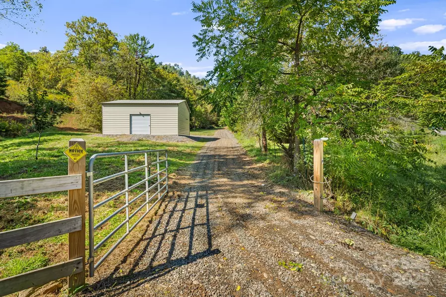 000 Maney Branch RD, Burnsville, NC 28714