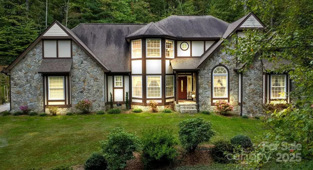 4462 OLD US 25 HWY, Zirconia, NC 28790