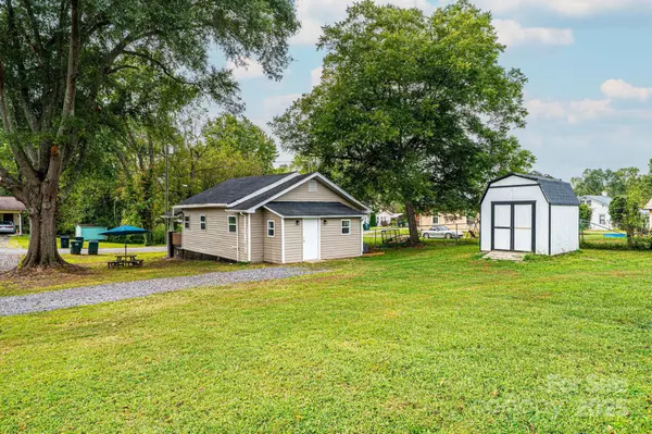 Valdese, NC 28690,905 Colonial ST SW