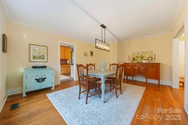 Hickory, NC 28601,609 2nd ST NE