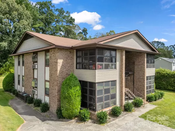 Hendersonville, NC 28791,45 Indian River RD