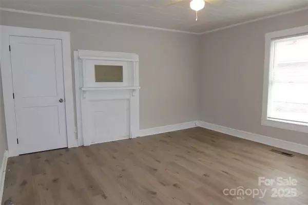 Maiden, NC 28650,716 E Main ST