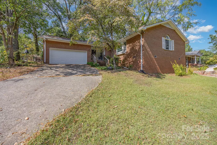 806 N Craige ST, Salisbury, NC 28144