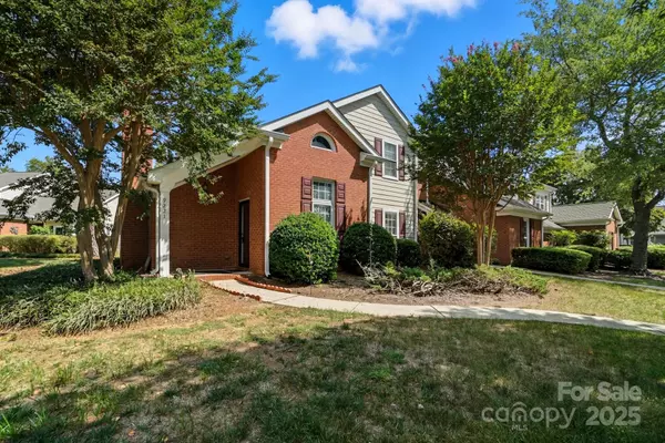 9221 N Vicksburg Park CT, Charlotte, NC 28210