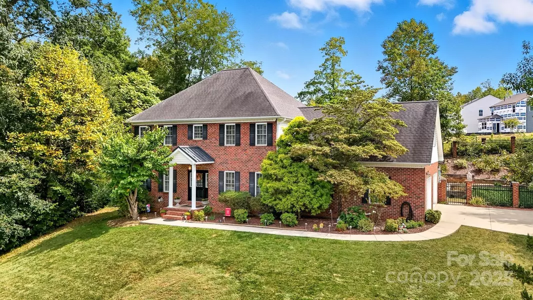 1106 38th AVE NE, Hickory, NC 28601