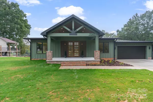 Sherrills Ford, NC 28673,7067 Wateredge DR