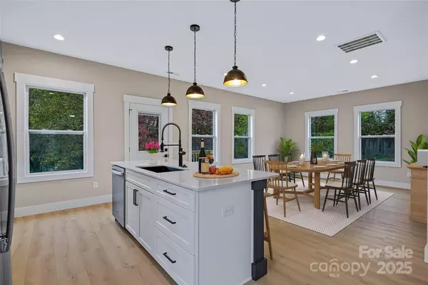 Asheville, NC 28806,50 Green Hill AVE