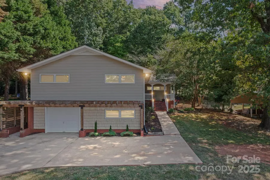 39 Elm ST, Badin, NC 28009