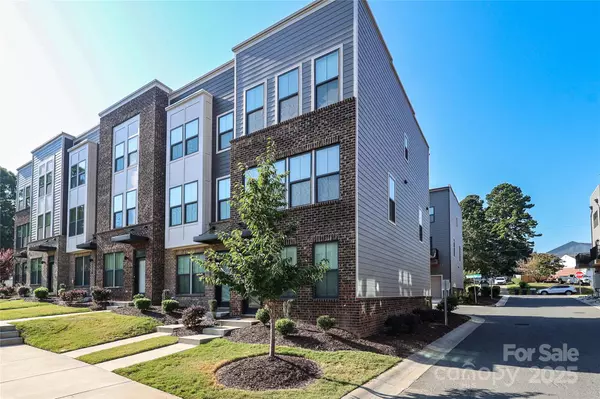 1104 Gleason WAY, Charlotte, NC 28217