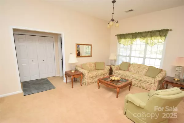 Charlotte, NC 28213,2709 Hampton View CT