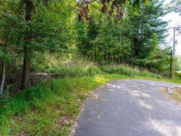 Hendersonville, NC 28791,0 Valencia DR #00