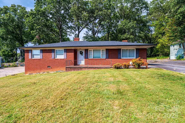 Hickory, NC 28601,834 3rd AVE NW