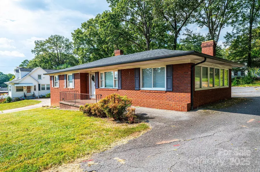 834 3rd AVE NW, Hickory, NC 28601
