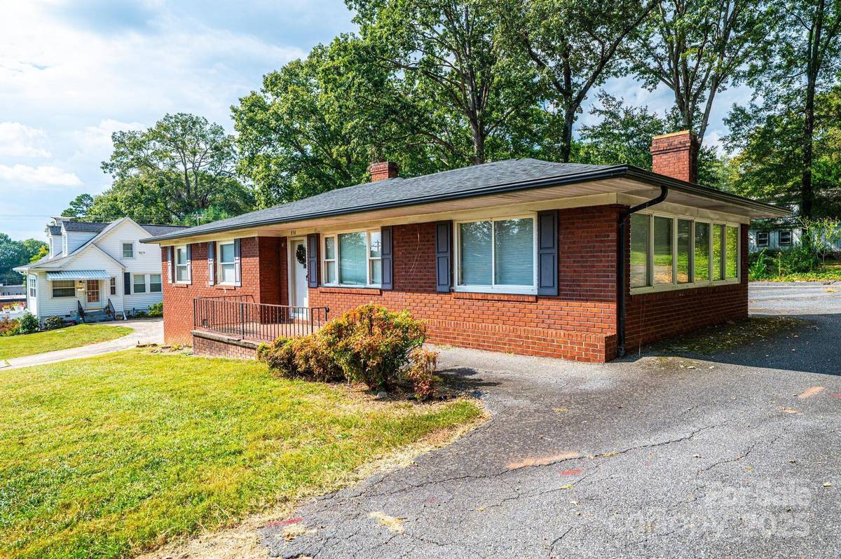 Hickory, NC 28601,834 3rd AVE NW