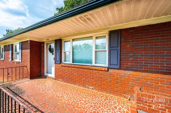 Hickory, NC 28601,834 3rd AVE NW