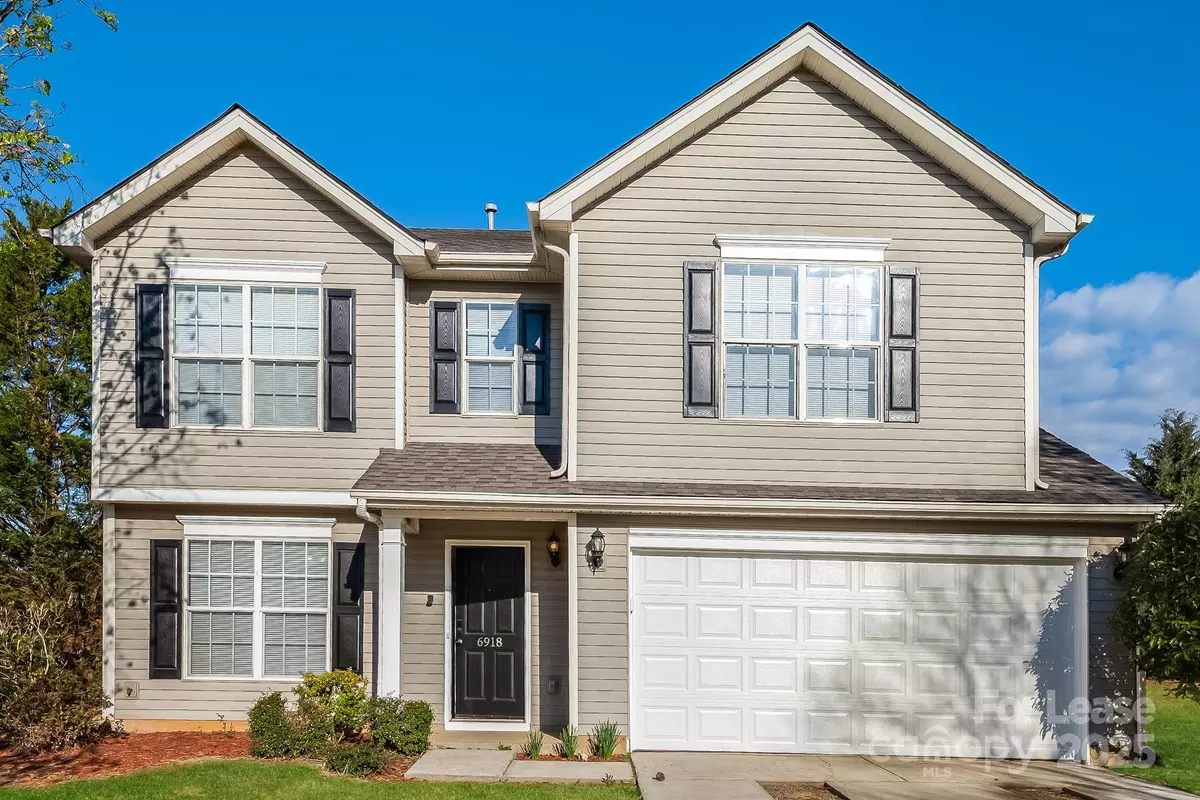 Charlotte, NC 28216,6918 Karnak CT