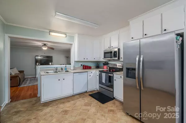 Cherryville, NC 28021,704 Hawthorne ST