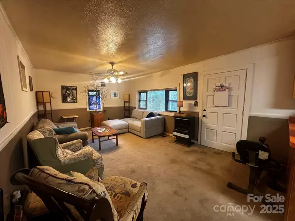 Burnsville, NC 28714,433 Deneen RD